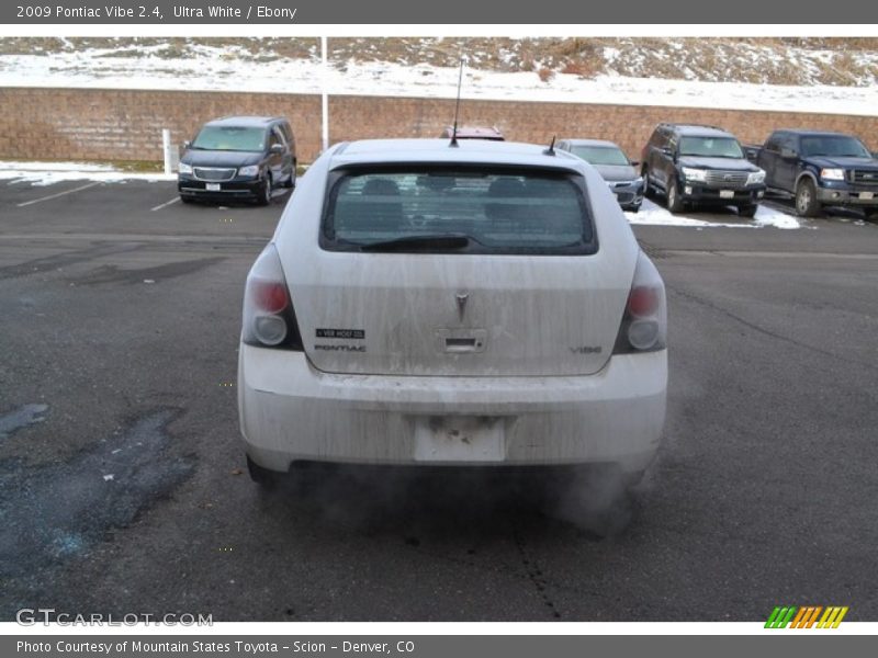 Ultra White / Ebony 2009 Pontiac Vibe 2.4