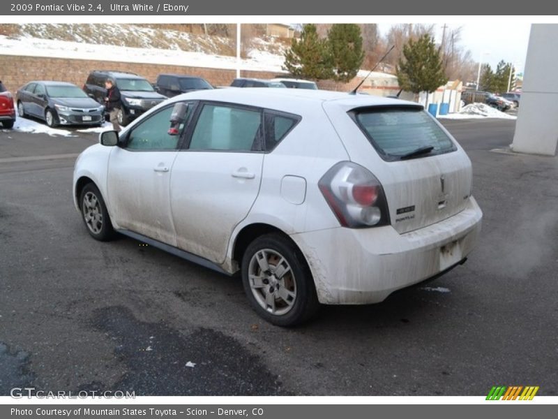 Ultra White / Ebony 2009 Pontiac Vibe 2.4