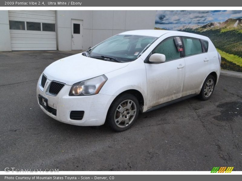 Ultra White / Ebony 2009 Pontiac Vibe 2.4