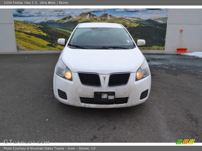 Ultra White / Ebony 2009 Pontiac Vibe 2.4