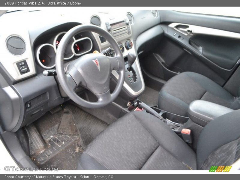 Ultra White / Ebony 2009 Pontiac Vibe 2.4
