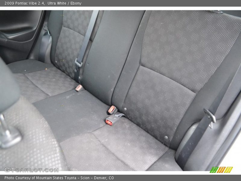 Ultra White / Ebony 2009 Pontiac Vibe 2.4