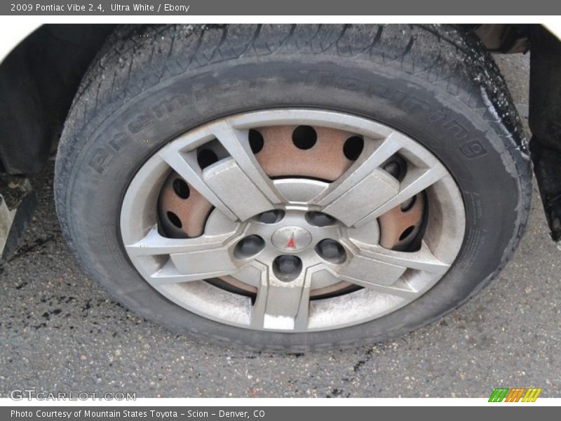 Ultra White / Ebony 2009 Pontiac Vibe 2.4