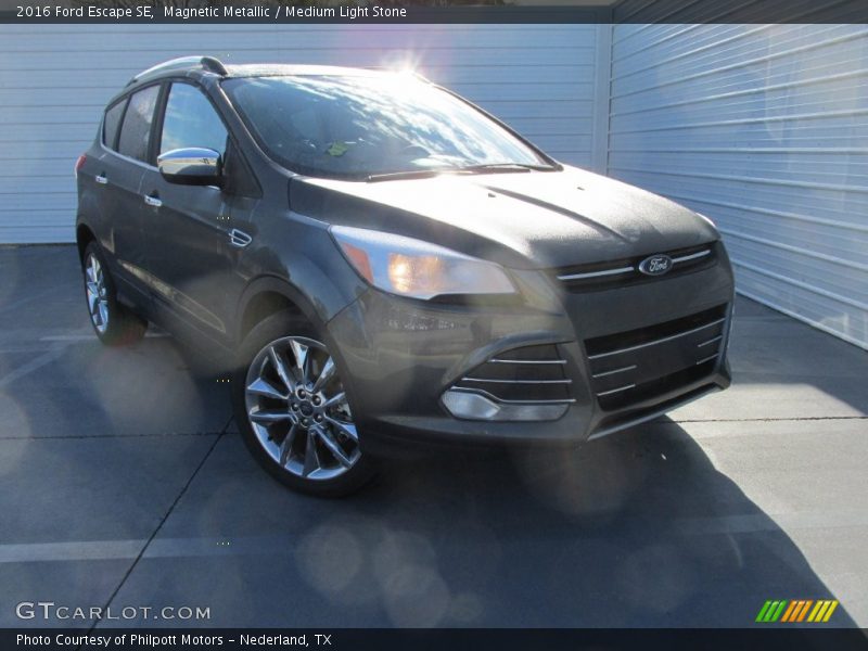 Magnetic Metallic / Medium Light Stone 2016 Ford Escape SE
