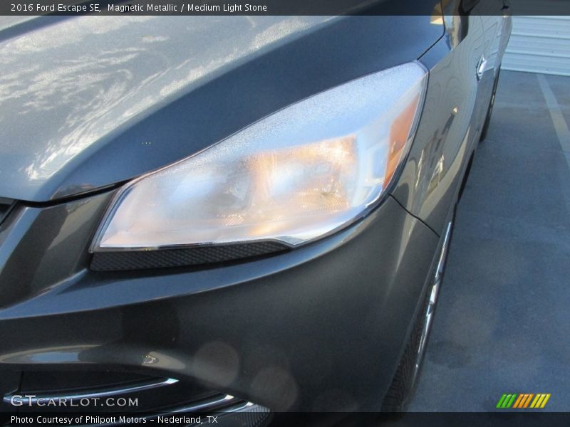 Magnetic Metallic / Medium Light Stone 2016 Ford Escape SE