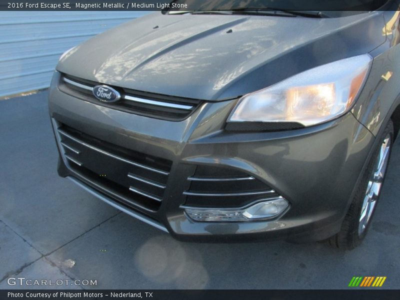 Magnetic Metallic / Medium Light Stone 2016 Ford Escape SE