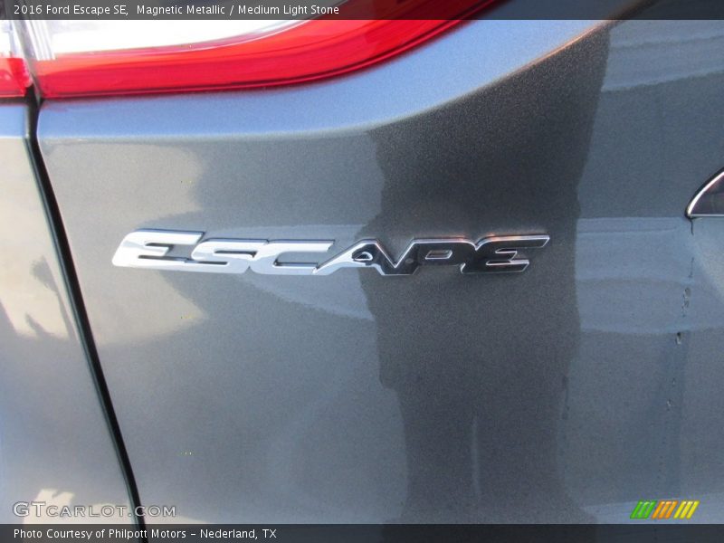 Magnetic Metallic / Medium Light Stone 2016 Ford Escape SE