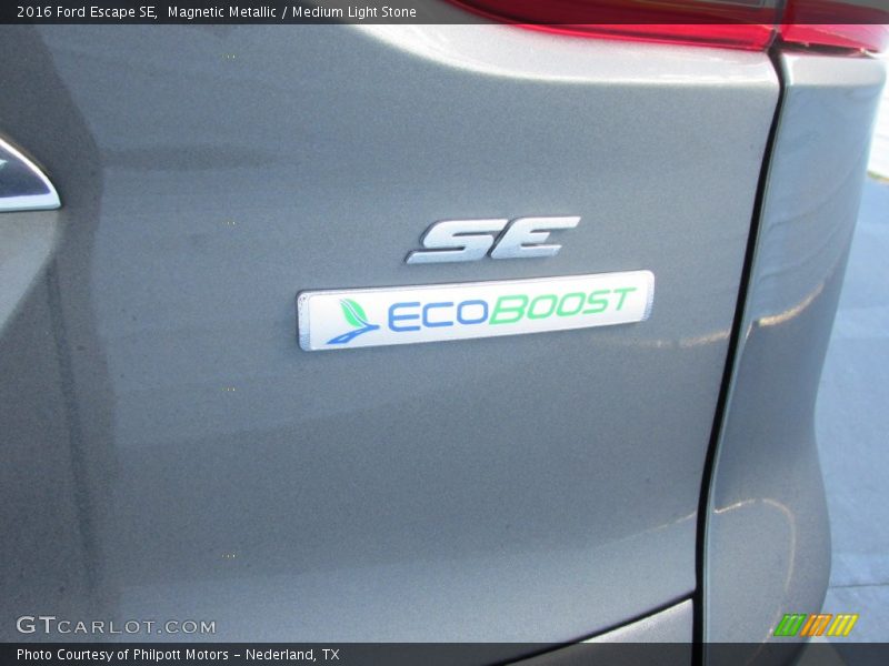 Magnetic Metallic / Medium Light Stone 2016 Ford Escape SE