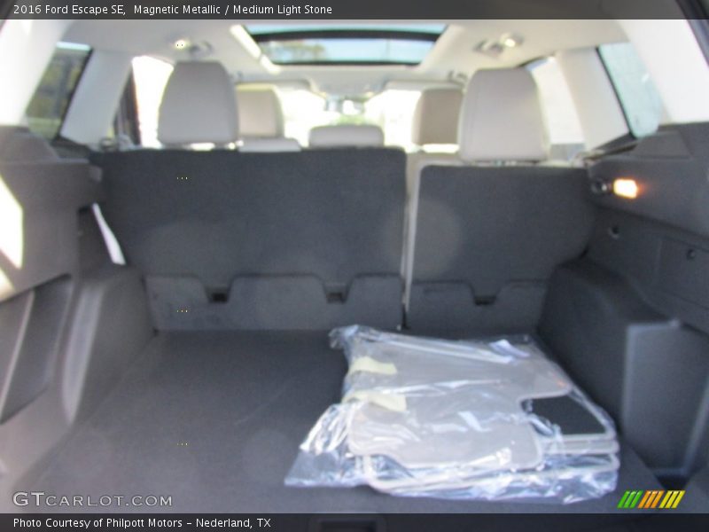 Magnetic Metallic / Medium Light Stone 2016 Ford Escape SE