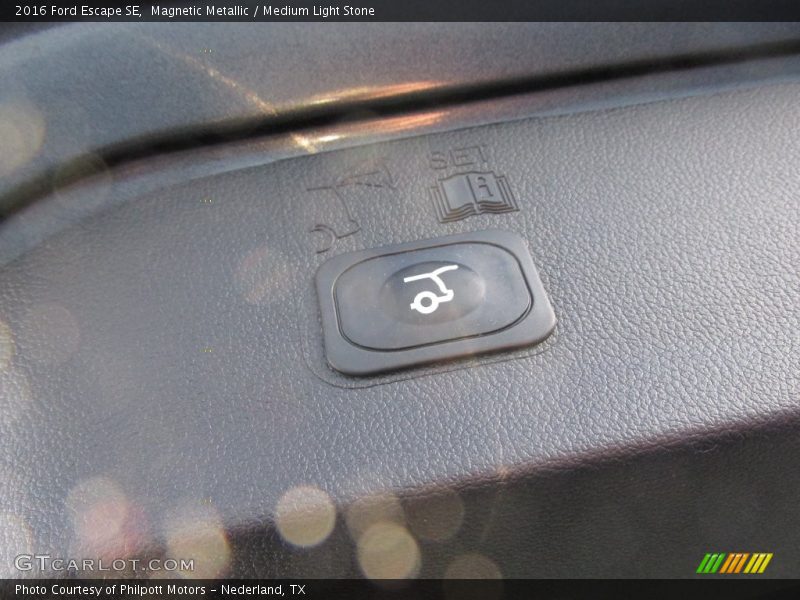 Magnetic Metallic / Medium Light Stone 2016 Ford Escape SE