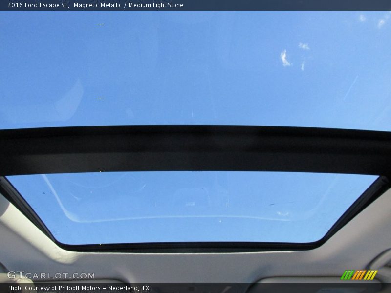 Magnetic Metallic / Medium Light Stone 2016 Ford Escape SE