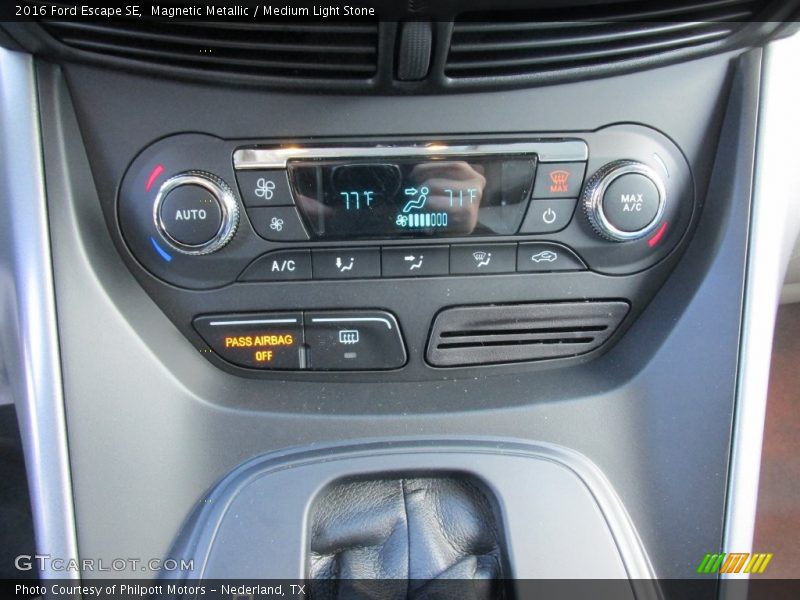 Magnetic Metallic / Medium Light Stone 2016 Ford Escape SE