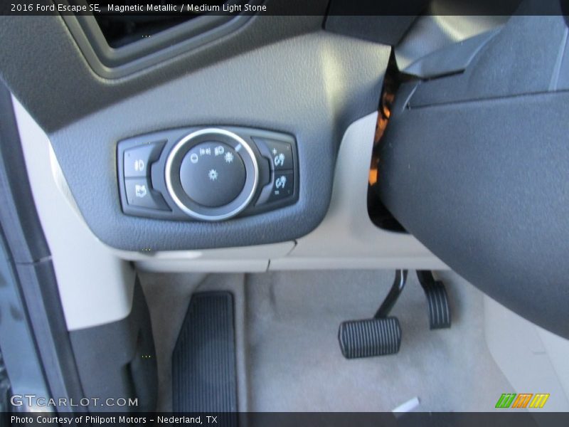 Magnetic Metallic / Medium Light Stone 2016 Ford Escape SE