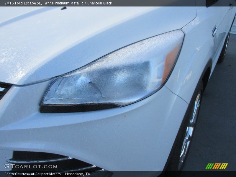White Platinum Metallic / Charcoal Black 2016 Ford Escape SE