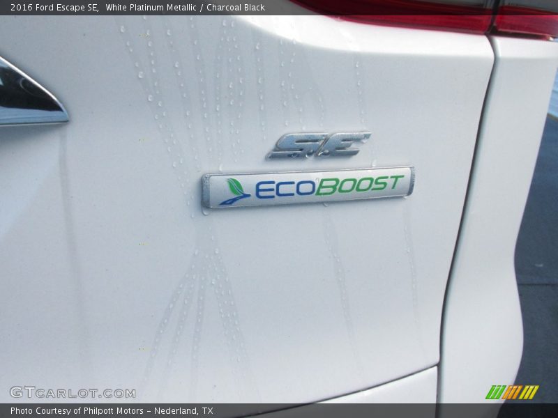 White Platinum Metallic / Charcoal Black 2016 Ford Escape SE