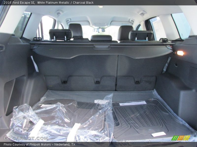 White Platinum Metallic / Charcoal Black 2016 Ford Escape SE