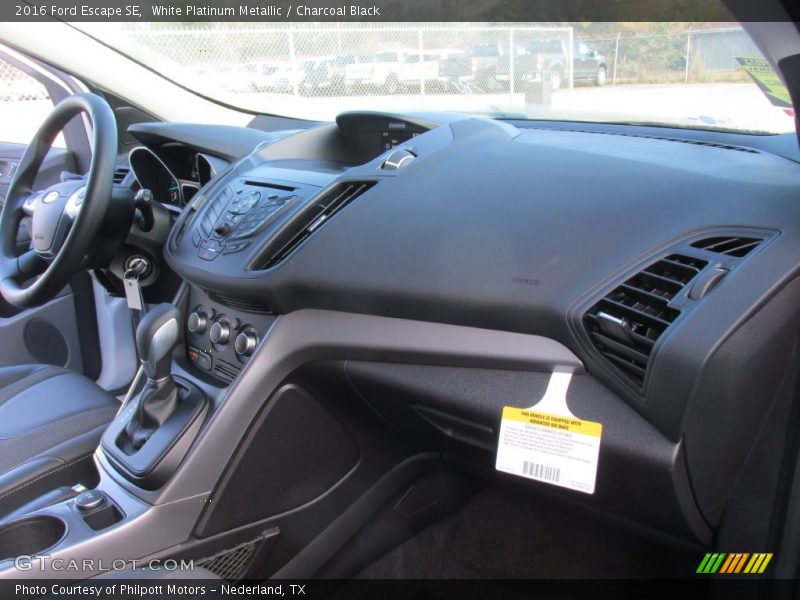 White Platinum Metallic / Charcoal Black 2016 Ford Escape SE