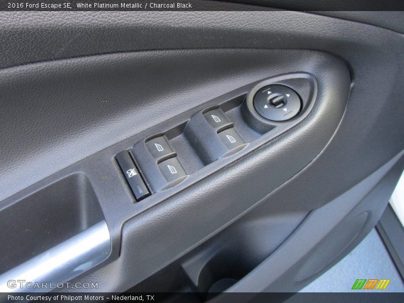 White Platinum Metallic / Charcoal Black 2016 Ford Escape SE