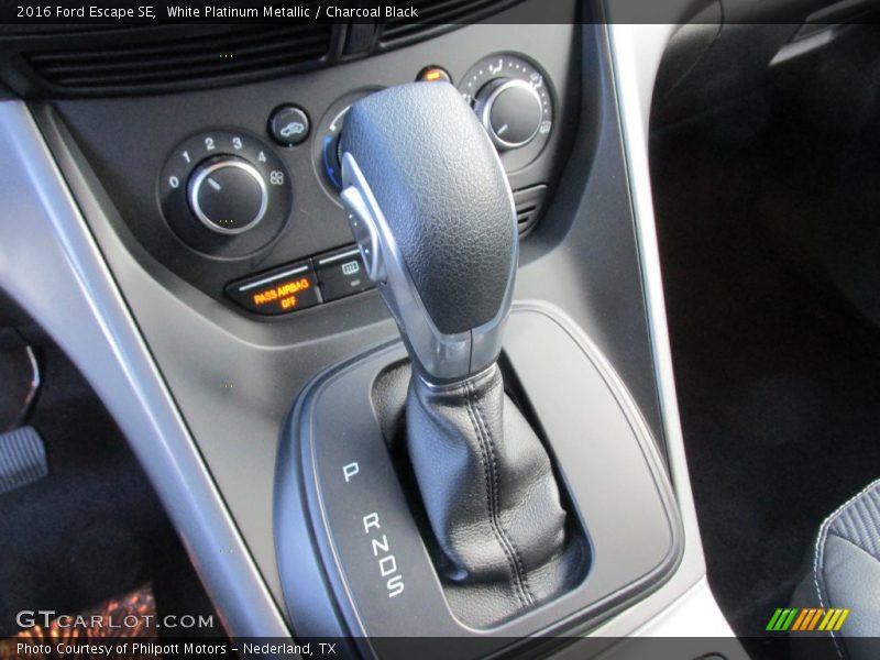 White Platinum Metallic / Charcoal Black 2016 Ford Escape SE