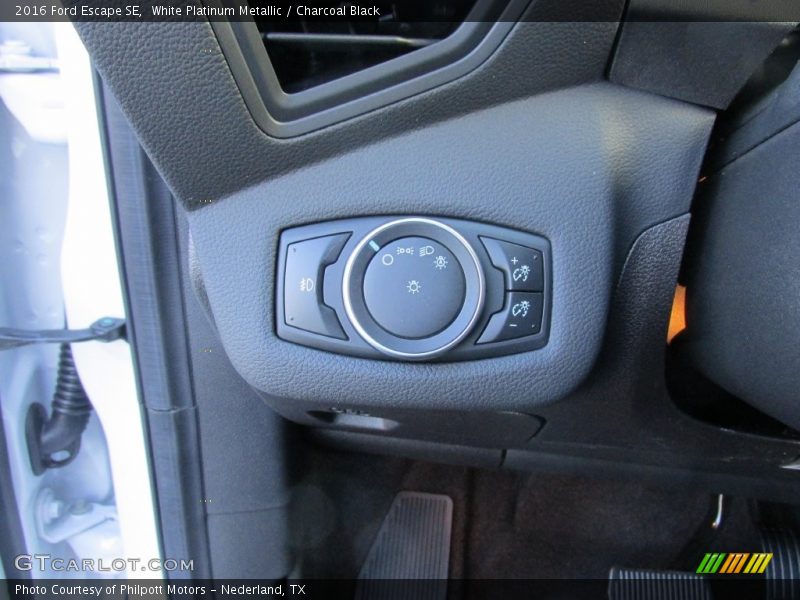 White Platinum Metallic / Charcoal Black 2016 Ford Escape SE