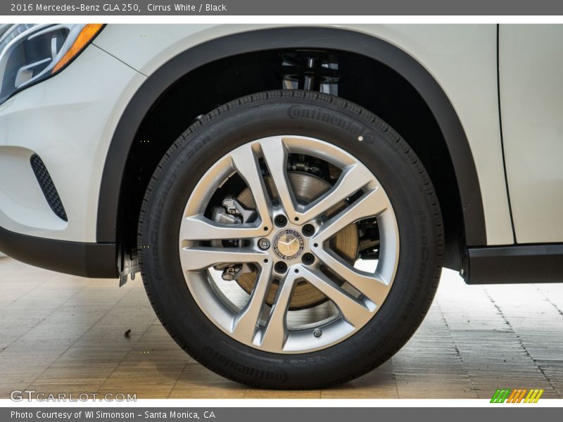 Cirrus White / Black 2016 Mercedes-Benz GLA 250