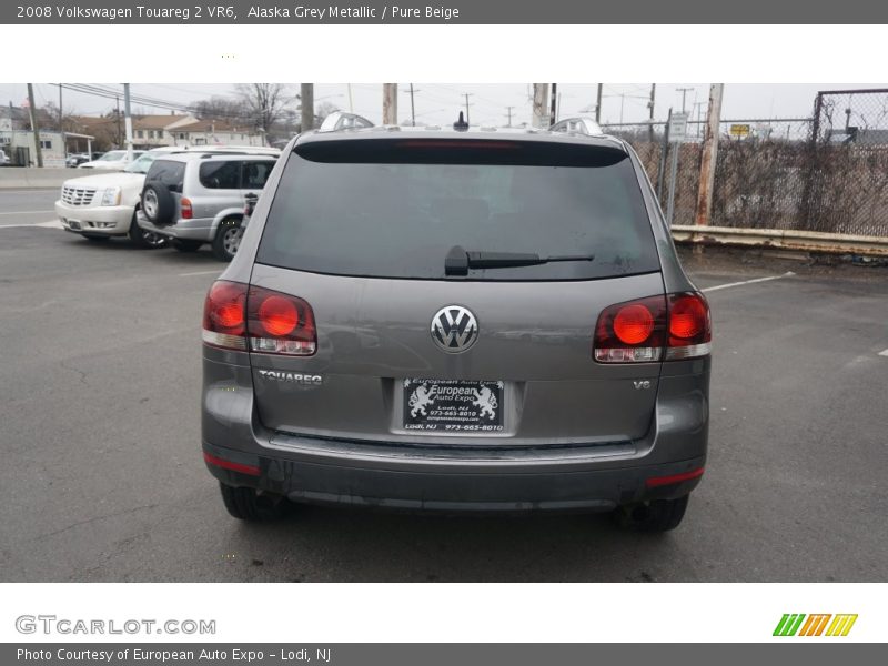 Alaska Grey Metallic / Pure Beige 2008 Volkswagen Touareg 2 VR6