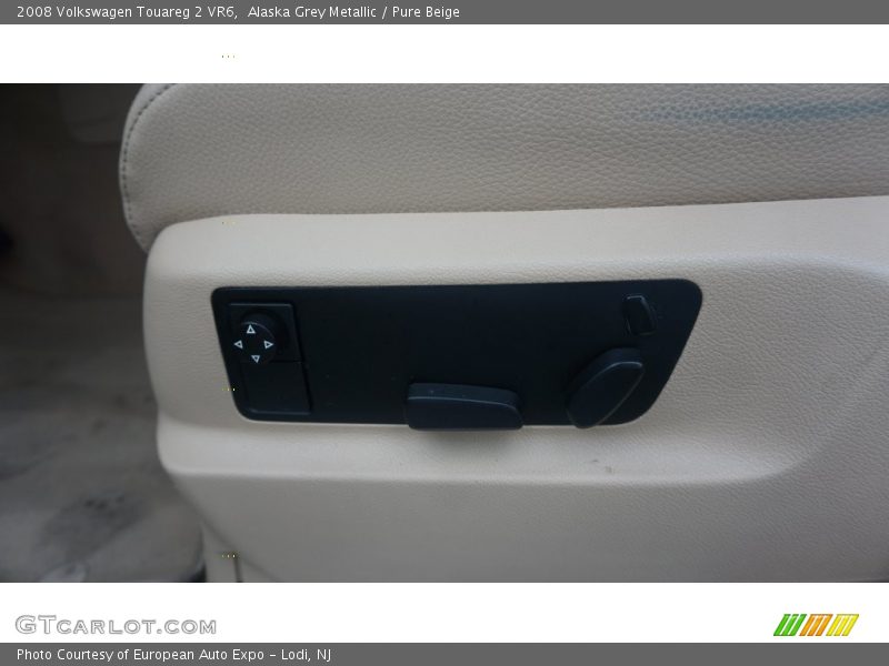 Alaska Grey Metallic / Pure Beige 2008 Volkswagen Touareg 2 VR6