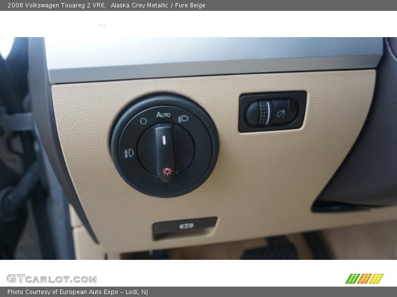 Alaska Grey Metallic / Pure Beige 2008 Volkswagen Touareg 2 VR6