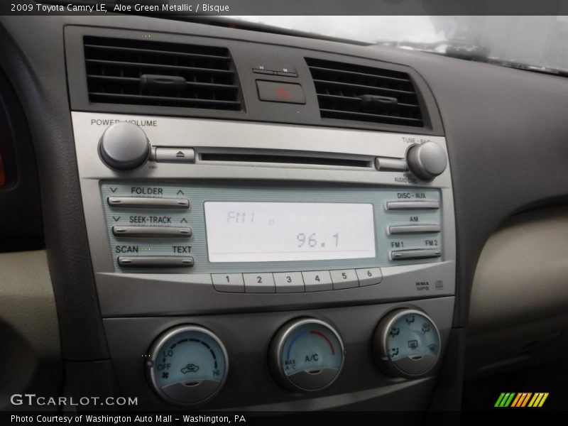 Aloe Green Metallic / Bisque 2009 Toyota Camry LE