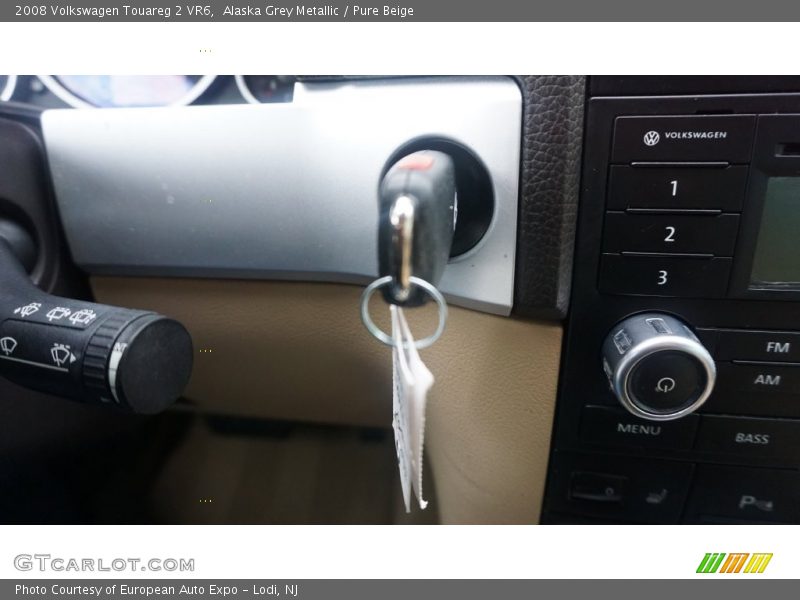 Alaska Grey Metallic / Pure Beige 2008 Volkswagen Touareg 2 VR6