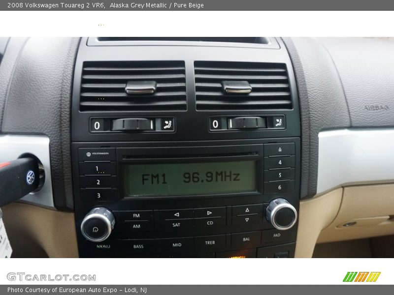 Alaska Grey Metallic / Pure Beige 2008 Volkswagen Touareg 2 VR6