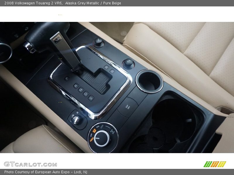 Alaska Grey Metallic / Pure Beige 2008 Volkswagen Touareg 2 VR6