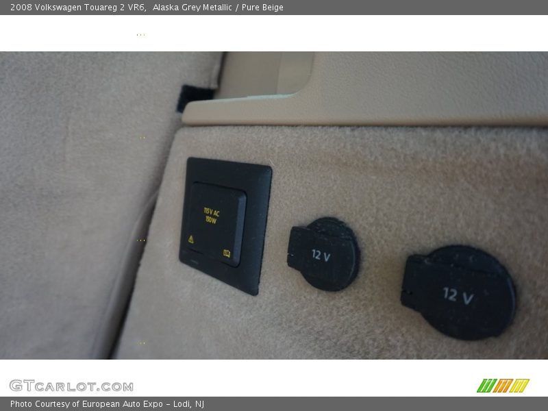 Alaska Grey Metallic / Pure Beige 2008 Volkswagen Touareg 2 VR6
