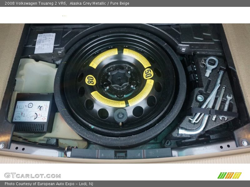 Alaska Grey Metallic / Pure Beige 2008 Volkswagen Touareg 2 VR6