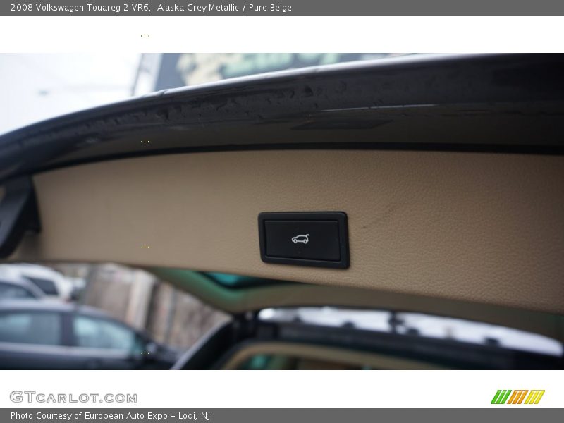 Alaska Grey Metallic / Pure Beige 2008 Volkswagen Touareg 2 VR6