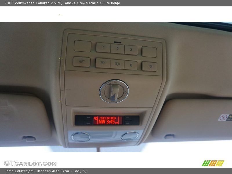 Alaska Grey Metallic / Pure Beige 2008 Volkswagen Touareg 2 VR6