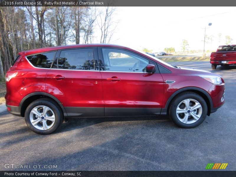 Ruby Red Metallic / Charcoal Black 2016 Ford Escape SE