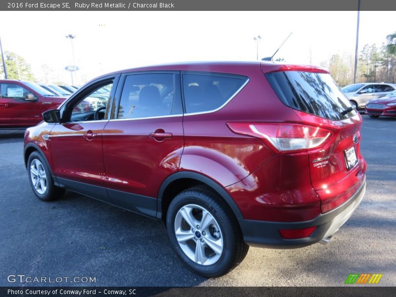 Ruby Red Metallic / Charcoal Black 2016 Ford Escape SE