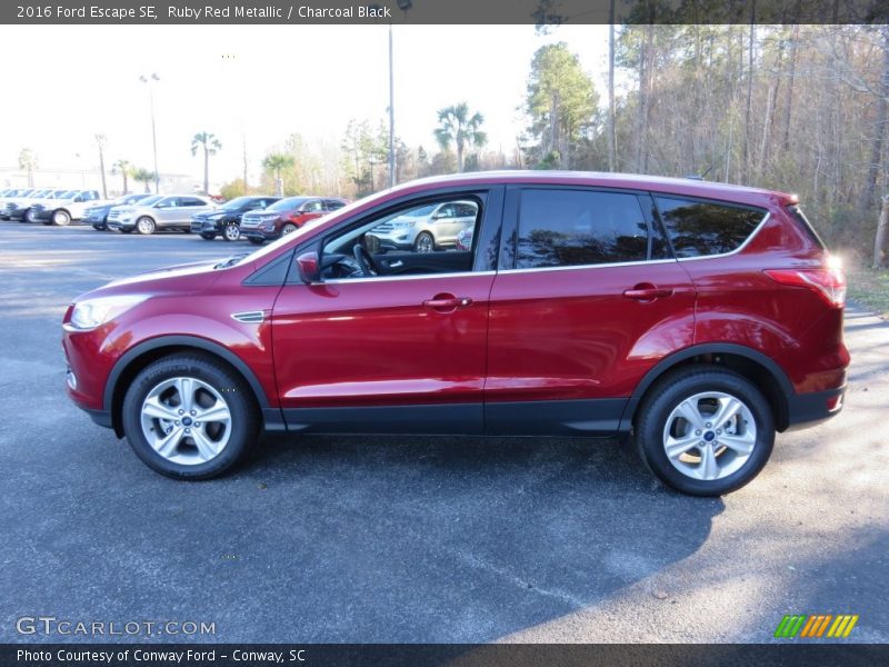Ruby Red Metallic / Charcoal Black 2016 Ford Escape SE