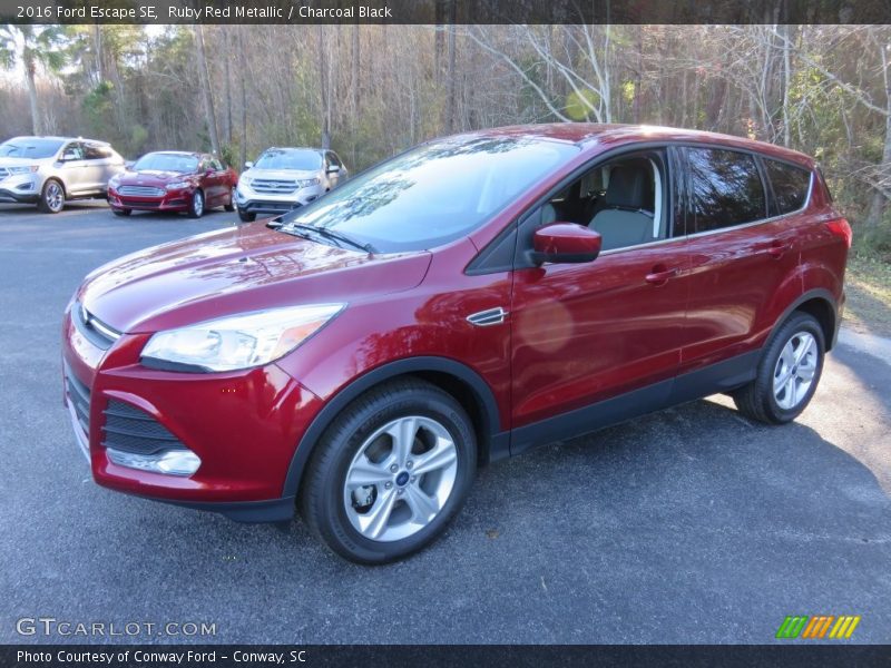 Ruby Red Metallic / Charcoal Black 2016 Ford Escape SE