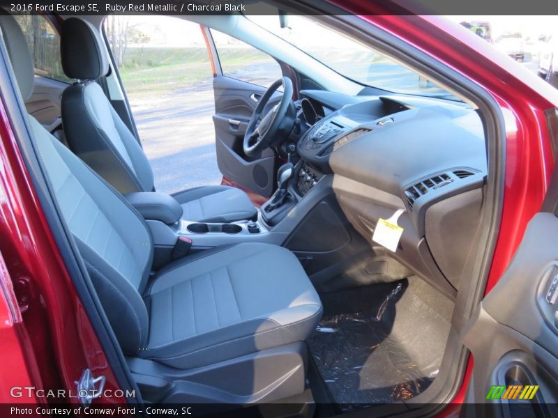 Ruby Red Metallic / Charcoal Black 2016 Ford Escape SE