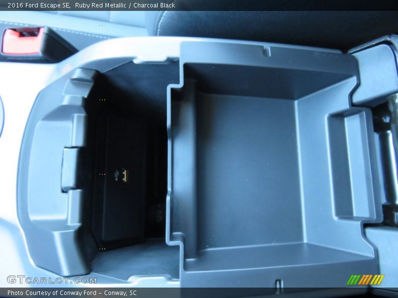 Ruby Red Metallic / Charcoal Black 2016 Ford Escape SE