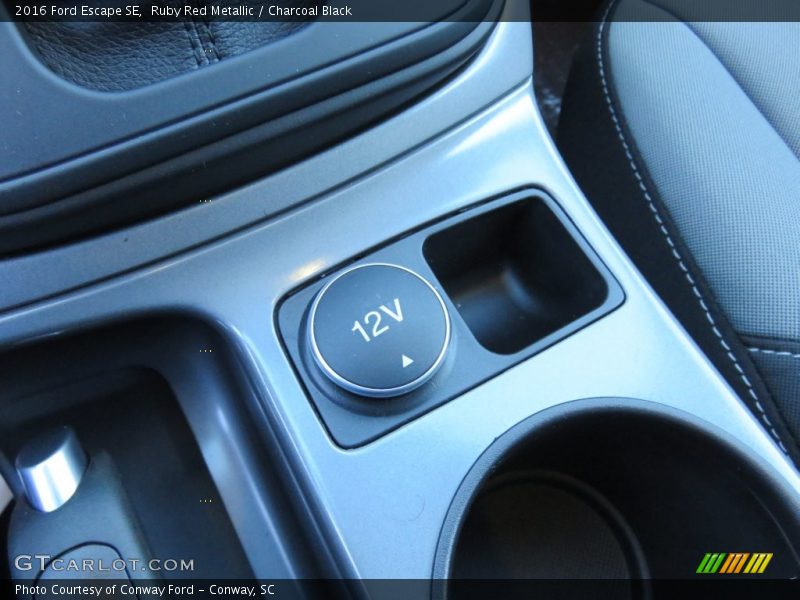 Ruby Red Metallic / Charcoal Black 2016 Ford Escape SE