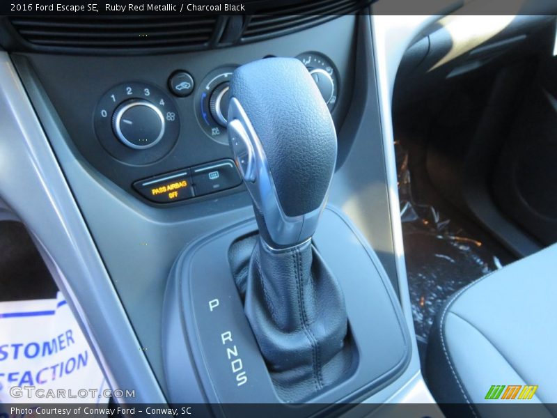 Ruby Red Metallic / Charcoal Black 2016 Ford Escape SE