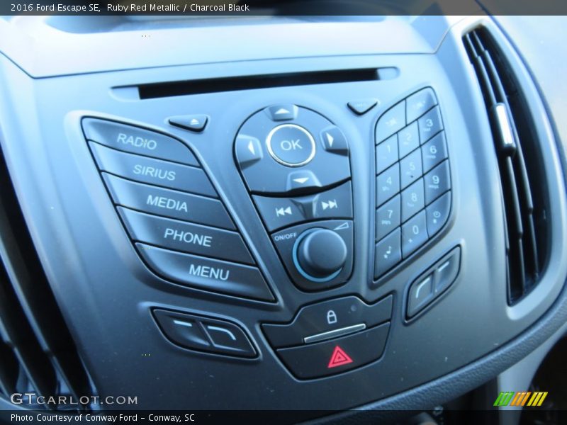 Ruby Red Metallic / Charcoal Black 2016 Ford Escape SE