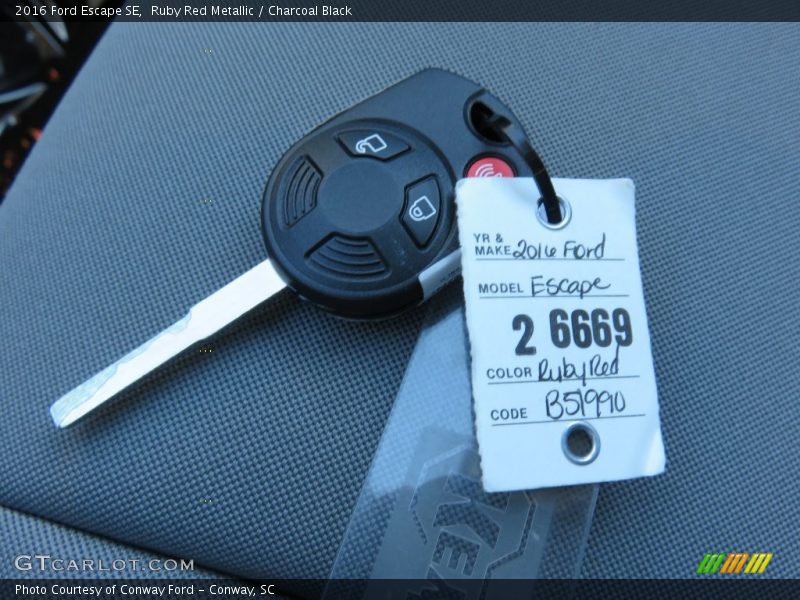 Ruby Red Metallic / Charcoal Black 2016 Ford Escape SE