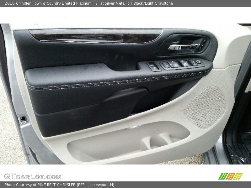 Billet Silver Metallic / Black/Light Graystone 2016 Chrysler Town & Country Limited Platinum