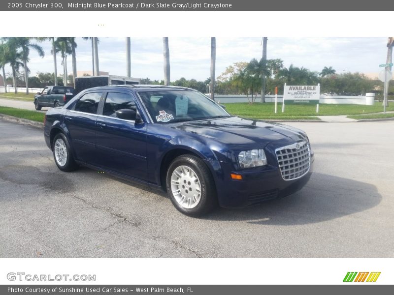 Front 3/4 View of 2005 300 