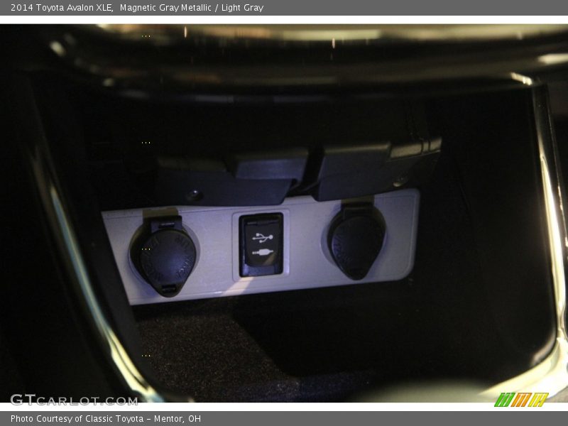 Magnetic Gray Metallic / Light Gray 2014 Toyota Avalon XLE