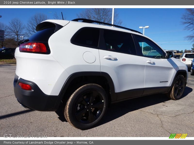 Bright White / Black 2016 Jeep Cherokee Latitude